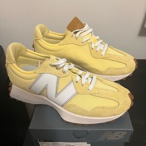 NIB New Balance 327 size 8 style WS327CI